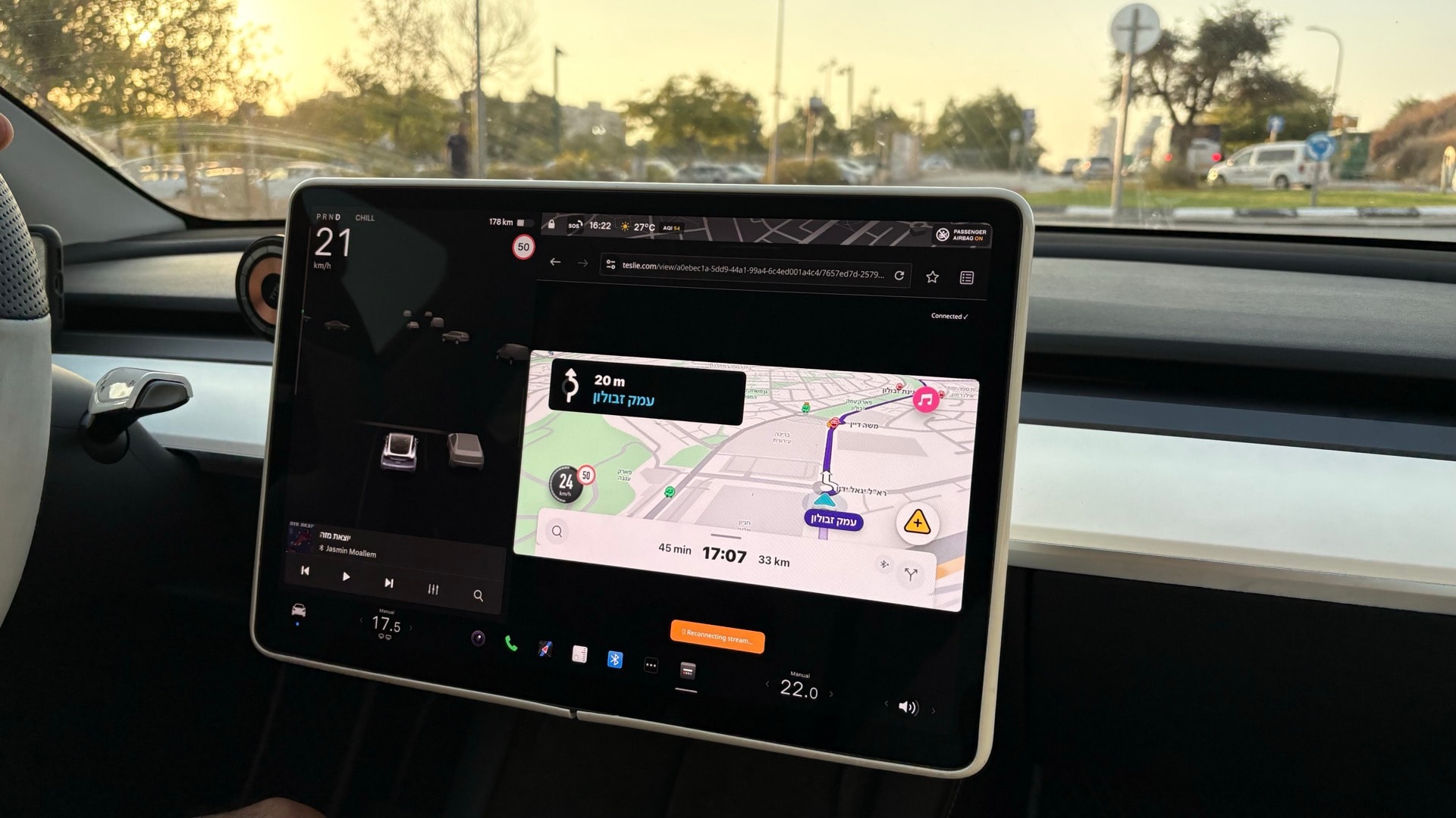 Teslie - Mirror navigation from iPhone to Tesla